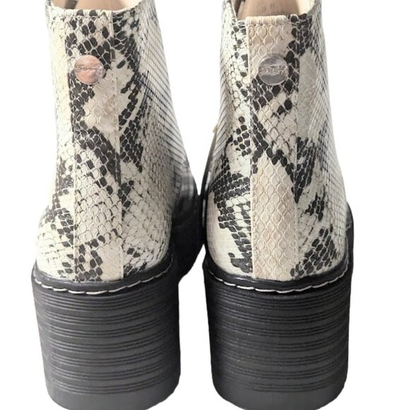Seven7 Zoe Snake Print Front Pull Ring Zip Mem Foam Platform Bootie Size 8 NWT - Picture 4 of 9